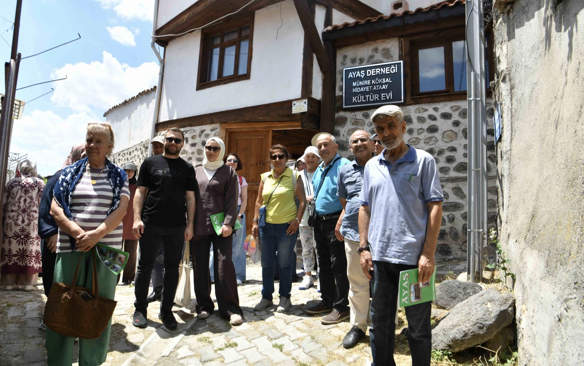 BAŞKENTLİLER ANKARA’YI ÜCRETSİZ “KENT GEZİLERİ” İLE KEŞFEDİYOR