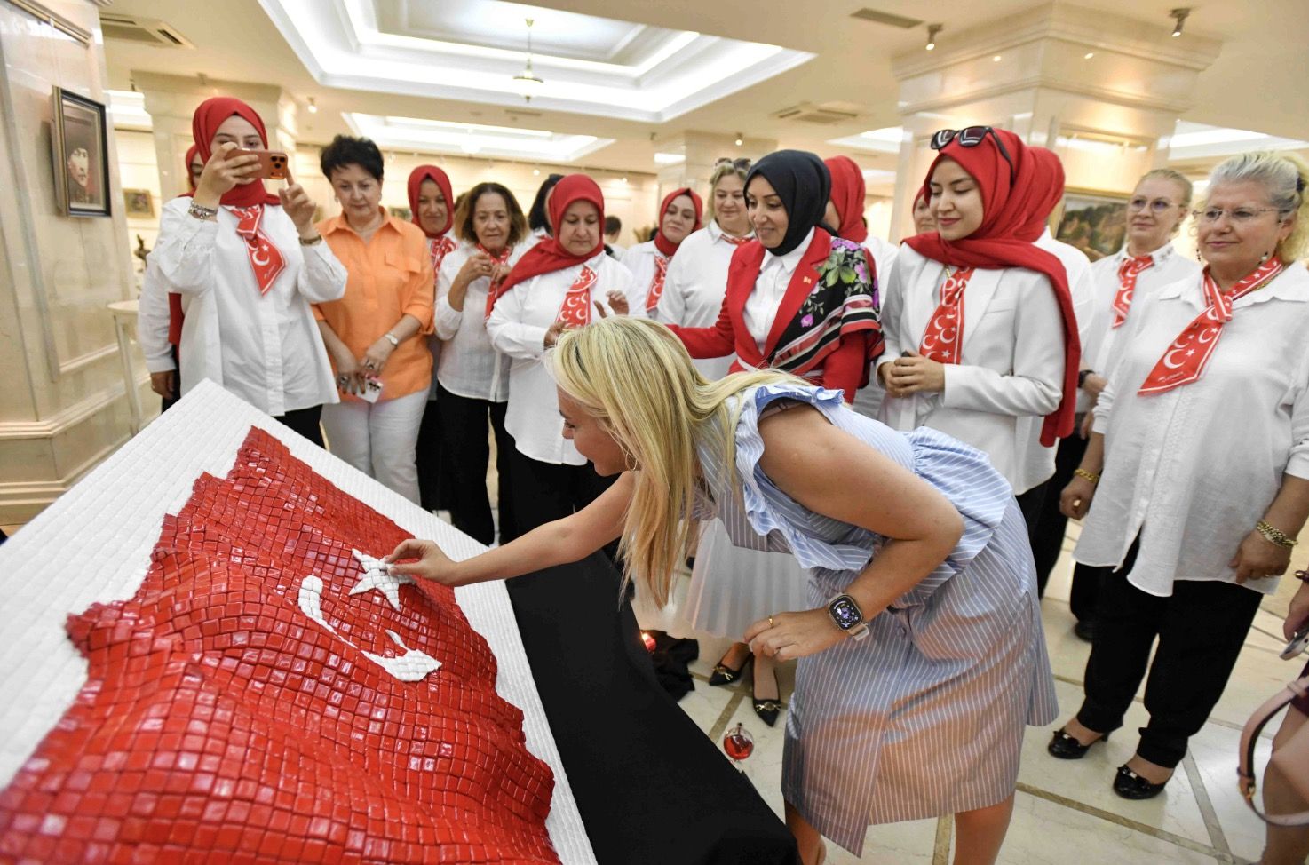 ABB KADIN EMEĞİNİ SANATLA BULUŞTURDU