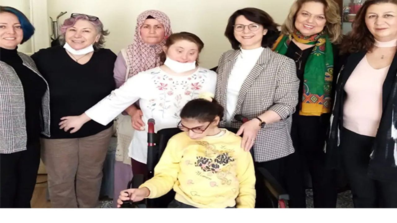 Hiranur'a Akülü Sandalye Hediye Edildi