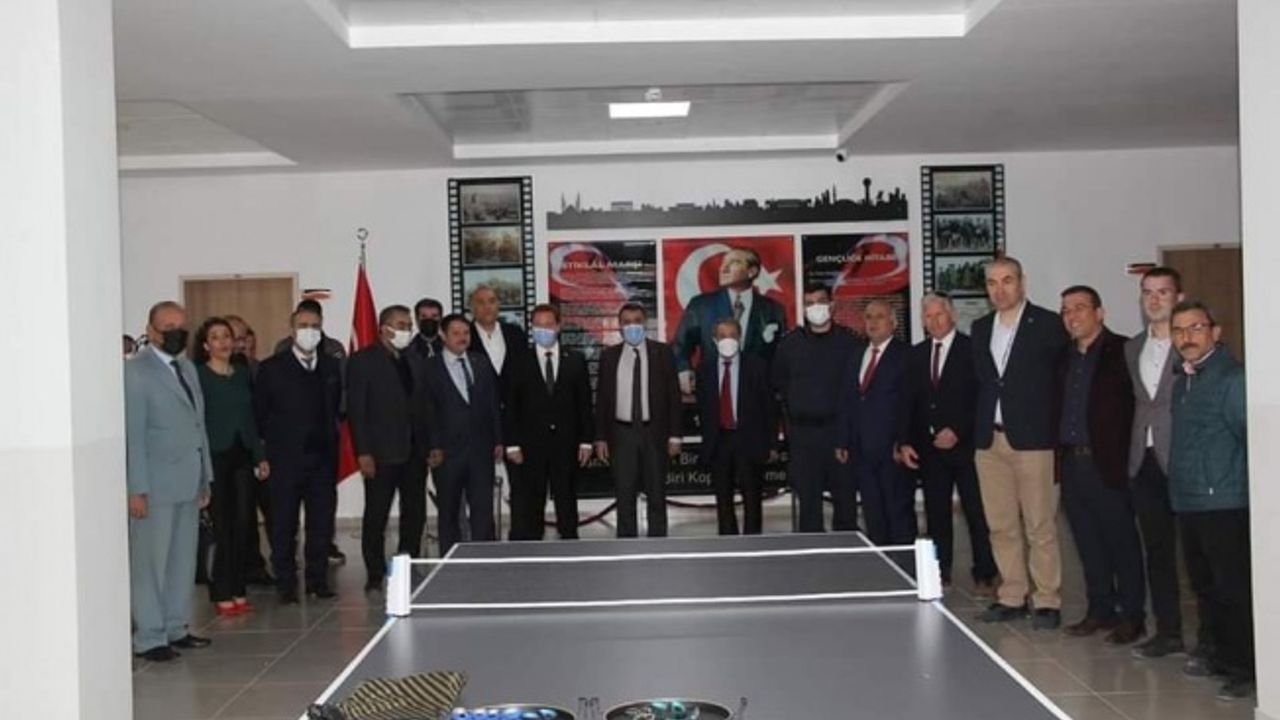 Beypazarı'nda Lise Öğrencileri Masa Tenisi Masası Üretti