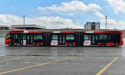 TOPLU ULAŞIMDA YENİ DÖNEM YÜKSEK KAPASİTELİ METROBÜSLER GELİYOR