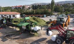 ÇİFTÇİDEN ALINAN MISIR SİLAJLARI HAYVAN YETİŞTİRİCİLERİNE DAĞITILIYOR