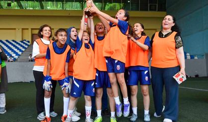 FOMGET’TE ANNE-KIZ FUTBOL HEYECANI