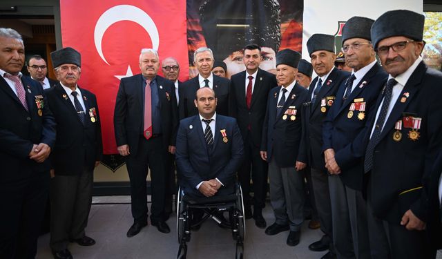 MANSUR YAVAŞ GAZİ VE ŞEHİT YAKINLARIYLA BULUŞTU