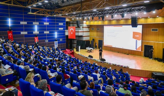 ABB’NİN ÜCRETSİZ KPSS TEKRAR KAMPI KOCATEPE KÜLTÜR MERKEZİ’NDE BAŞLADI