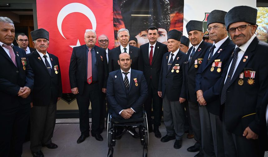 MANSUR YAVAŞ GAZİ VE ŞEHİT YAKINLARIYLA BULUŞTU
